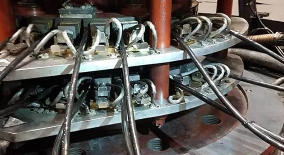 수력 발전 터빈에서 탄소 브러시의 과열 위험 관리